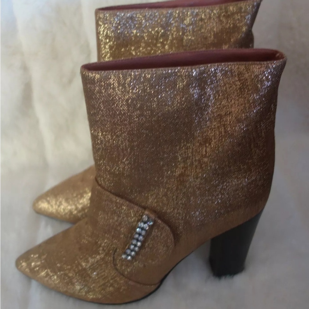 SEE BY CHLOE Designer Metallic Gold Pointed Toe Heel Bootie Shoes 39.5 $425 new